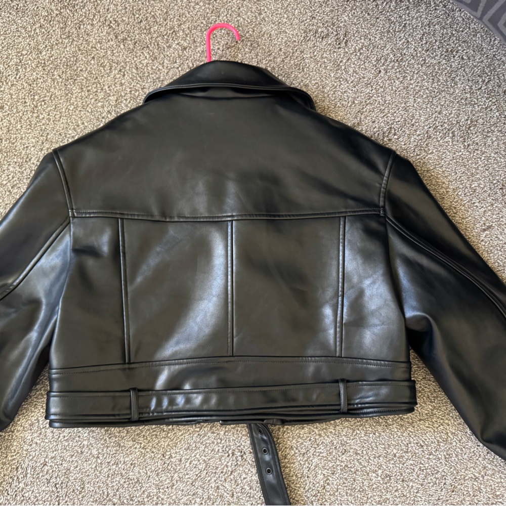 Lioness Staten Island Jacket in black - Picture 2 of 6